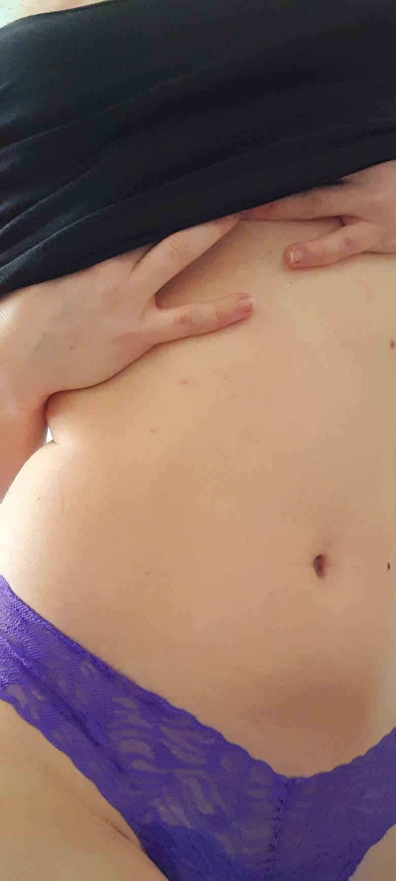 Violetter Spitzenslip