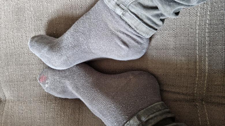 Schwarze Socken für dich getragen