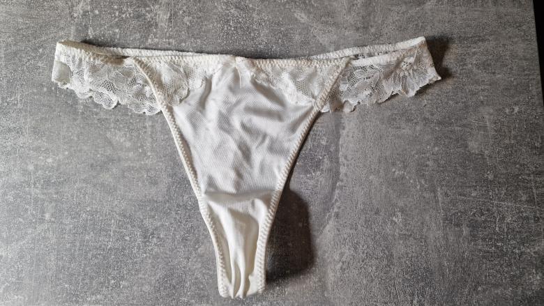 Spitzenstring Beige