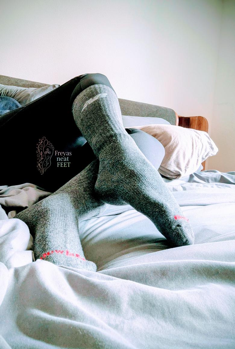 Graue Sportsocken hoch und dick
