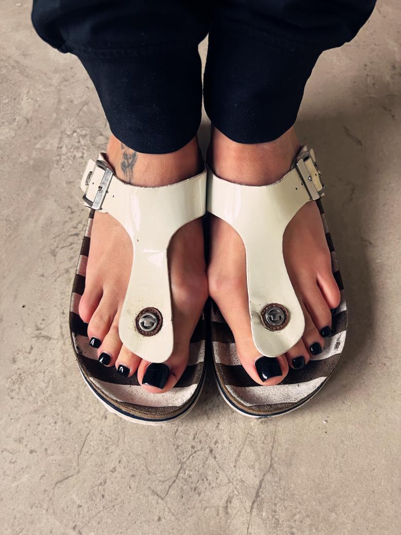 Alte Viel getragene benutzte Sandalen 🩴