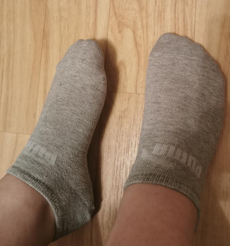 Getragene duftende Socken zu verkaufen
