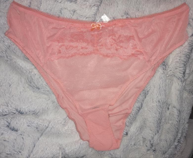 IVORY ROSE Slip an behaarter Muschi