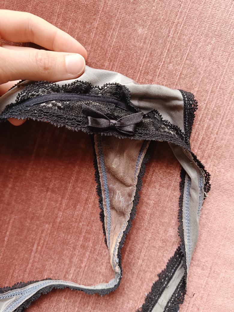 Feuchter String