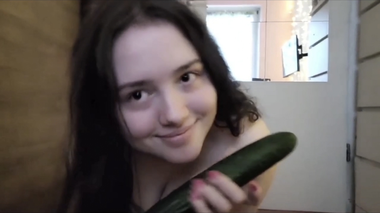 Fick mit Gurke und Dildo