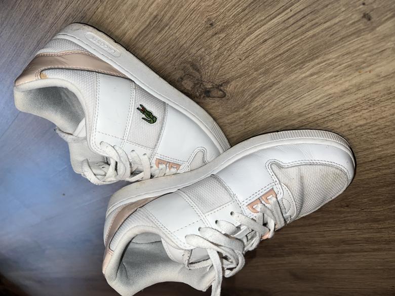 Weiße Sneaker