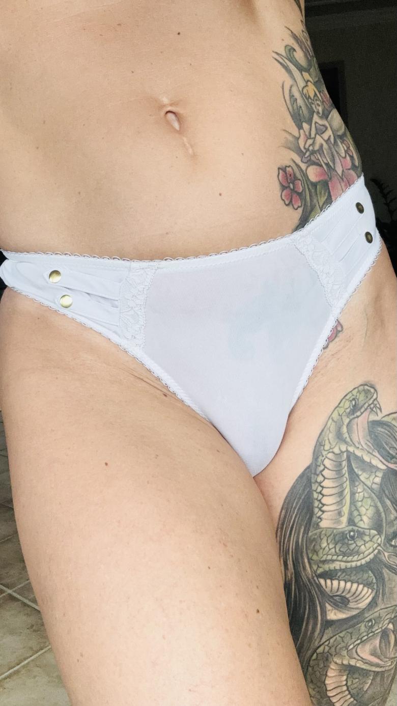 Weißer Orgasmus String 🤤
