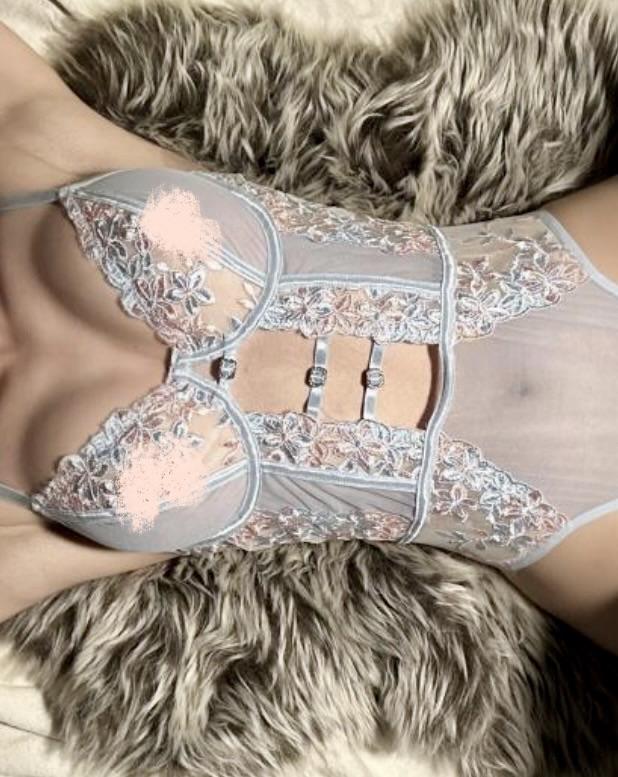 blauer Dessous Body mit Blumen-Muster