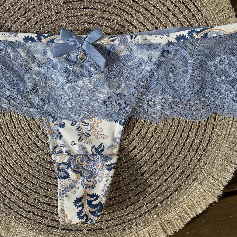 Blau-weißer Tanga
