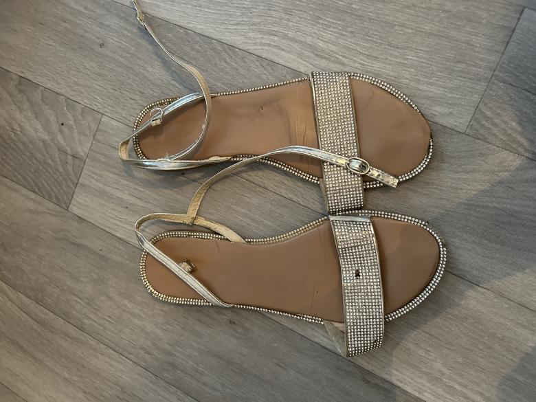 Dreckige Sandalen 🩷
