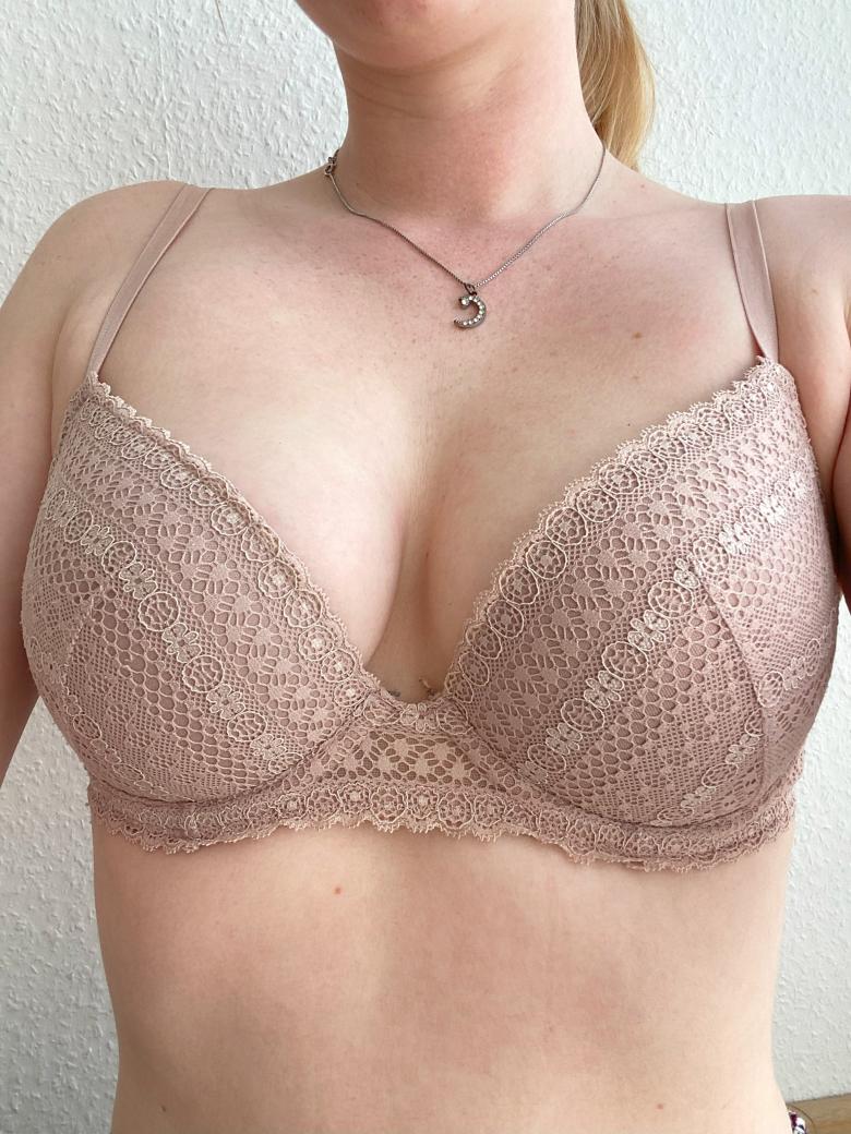 Beiger BH mit Spitze