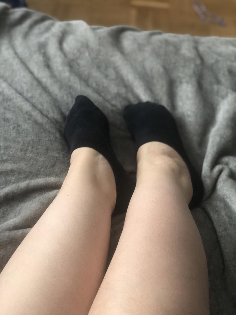 Sneaker Socken knapp und schwarz