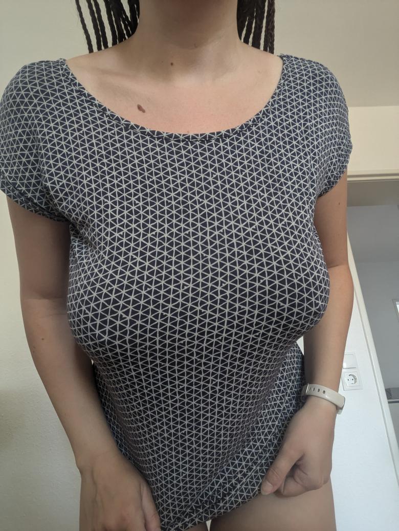 Schön verschwitztes Shirt!