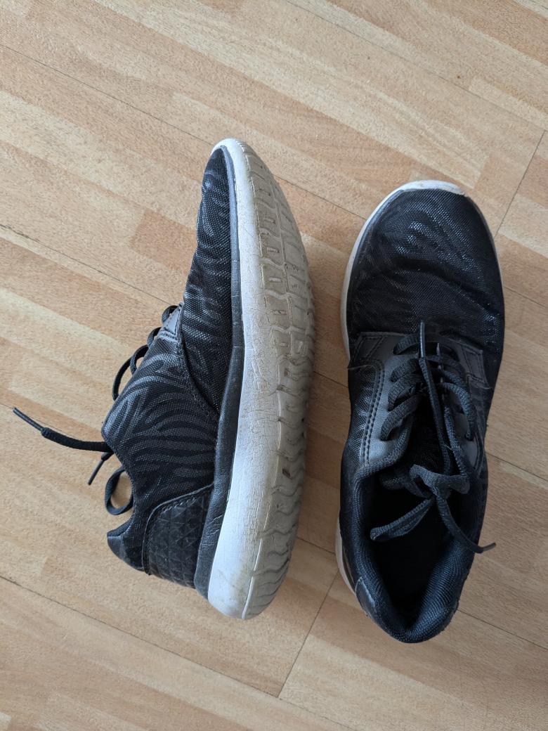 Getragene Schuhe