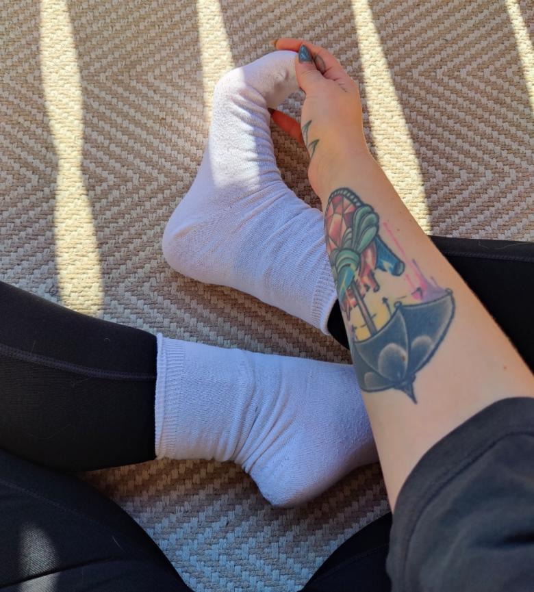 withe socks