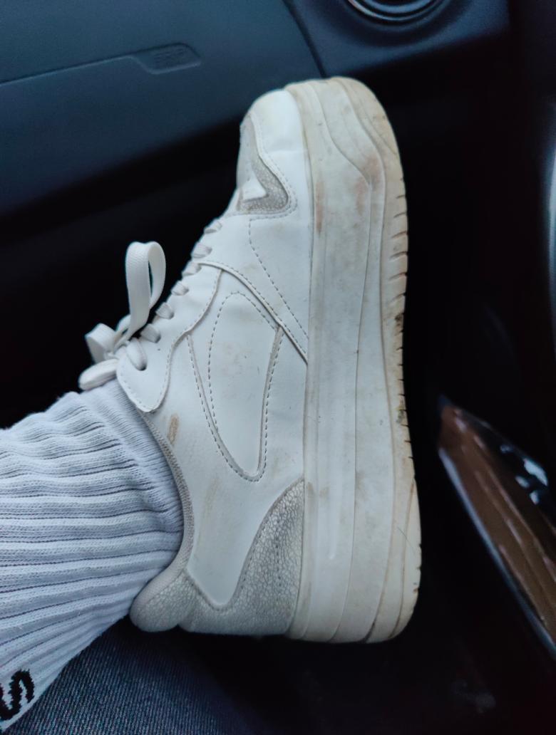 Withe Sneakers