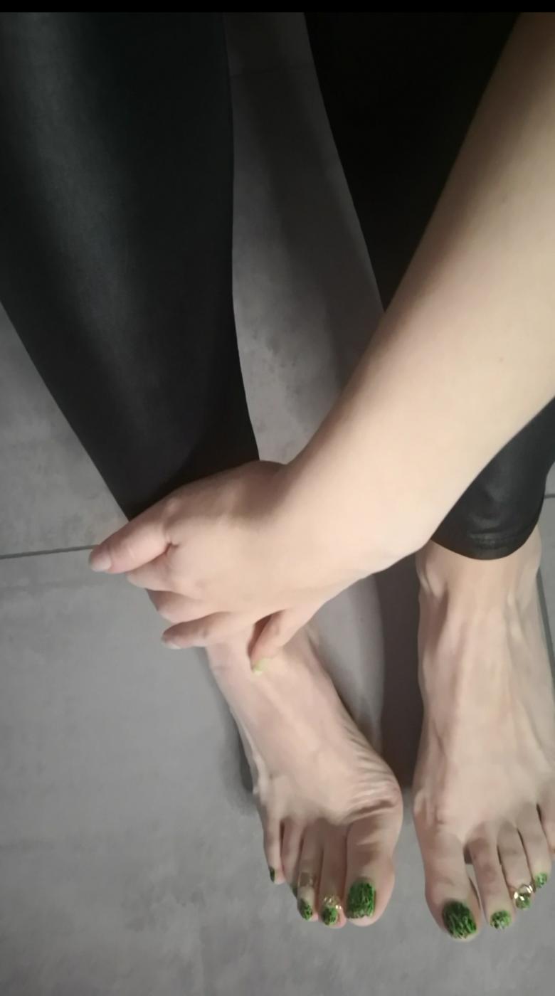 Video in schwarzer sexy Leggins