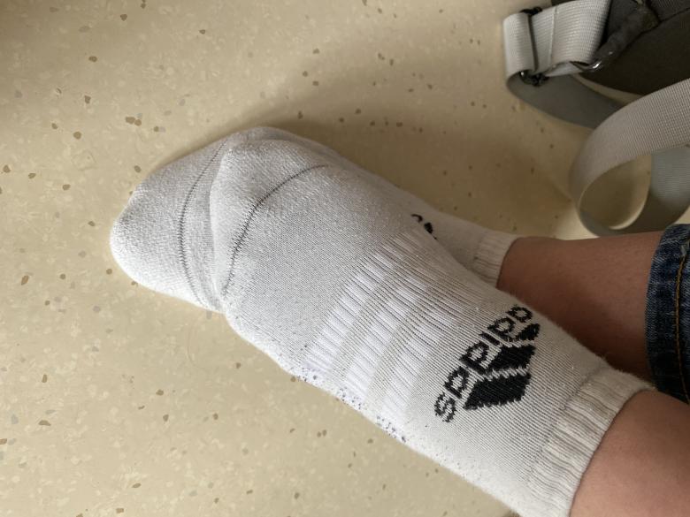 Auf der Arbeit getragene 2 Paar Socken