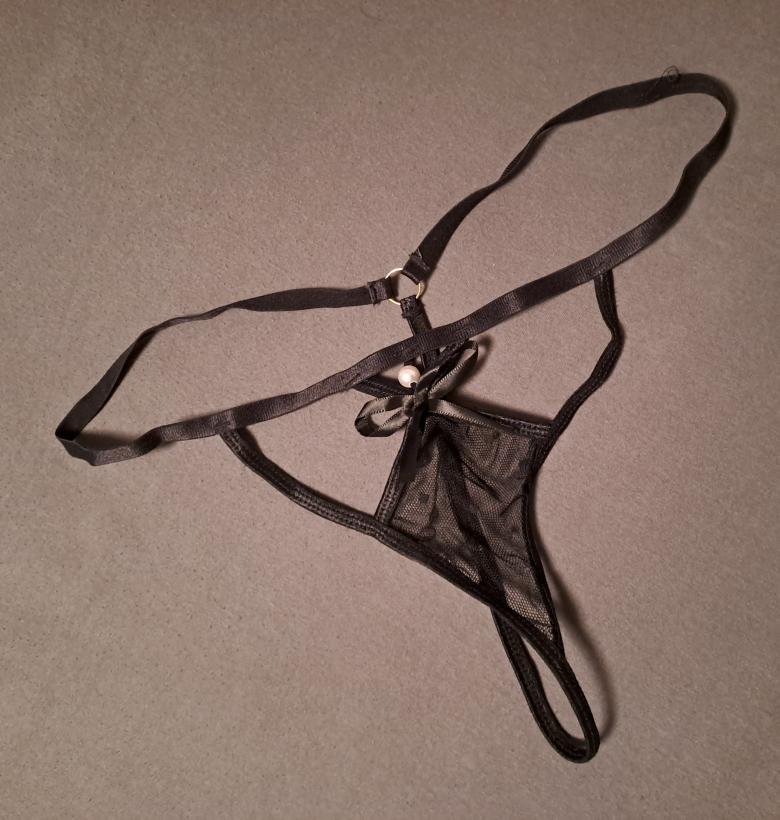 Stringtanga mit Perle